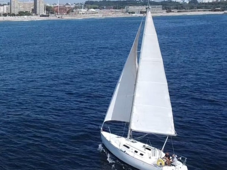 Charter a Dufour Dufour 32 in Leça da Palmeira on Samboat