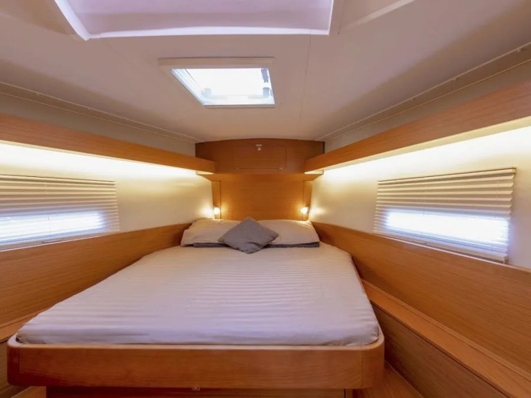 Hire a Dufour Dufour 430 Grand Large Lefkáda