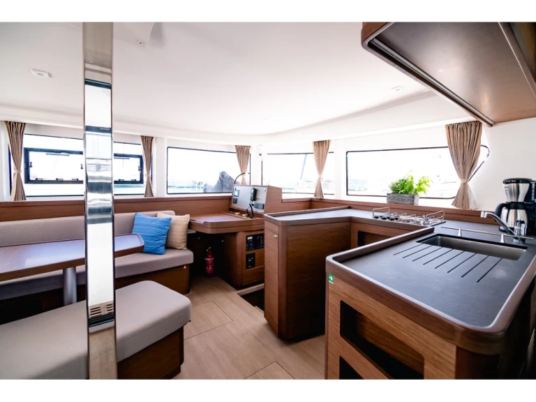 Charter a Lagoon Lagoon 42 in Tourlos on Samboat