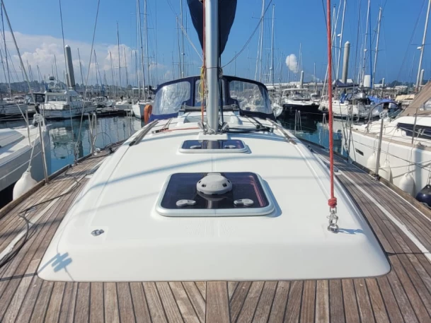 Charter a Bénéteau Oceanis 37 in Saint-Quay-Portrieux on Samboat
