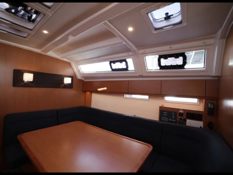 Hire Sailboat Bavaria with a boat licence