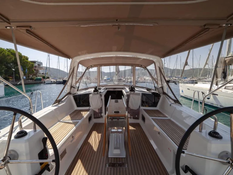 Hire a Bénéteau Oceanis 41.1 Orhaniye