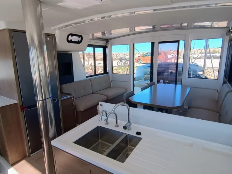 Catamaran hire in Capo d'Orlando - Bali Bali 4.2