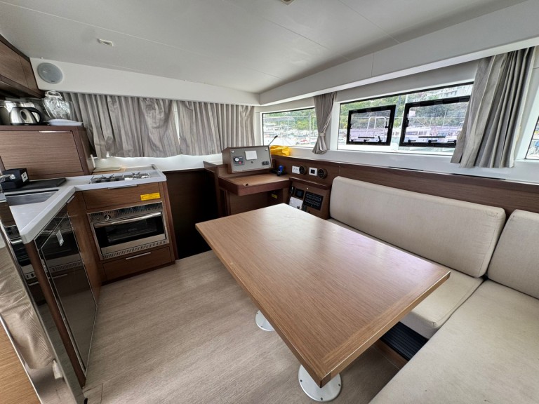 Yacht charter Capo d'Orlando - Lagoon Lagoon 40 on SamBoat