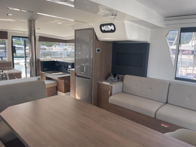 Charter a Bali Bali 4.2 in Capo d'Orlando on Samboat