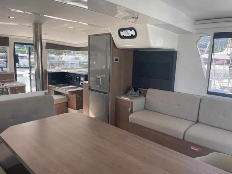 Charter a Bali Bali 4.2 in Capo d'Orlando on Samboat