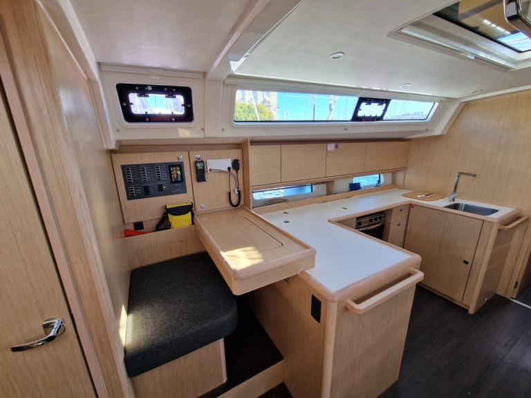 Hire Sailboat Bavaria with a boat licence