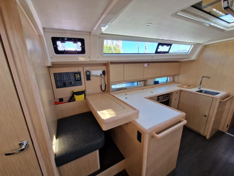 Hire Sailboat Bavaria with a boat licence