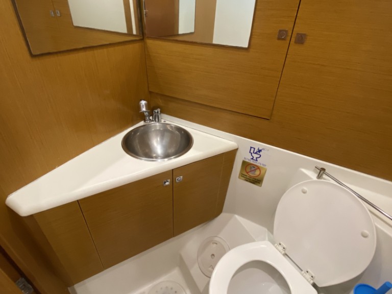 Hire Sailboat with or without skipper Jeanneau Alimos