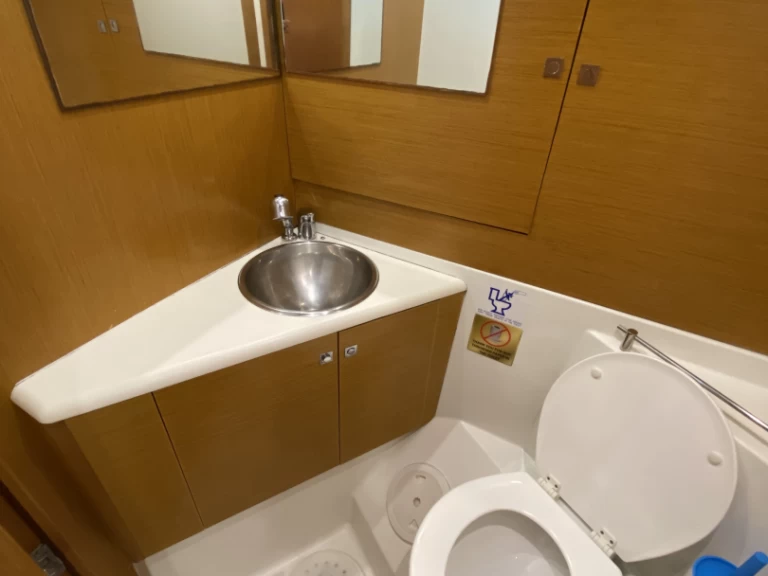 Hire Sailboat with or without skipper Jeanneau Alimos