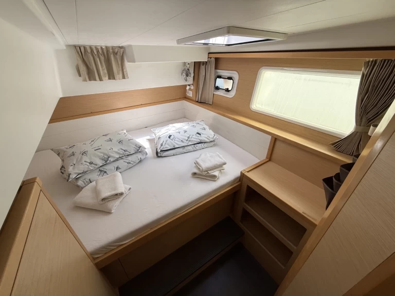 Yacht charter Lávrio - Lagoon Lagoon 39 on SamBoat