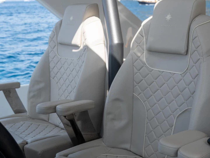 Yacht charter Pozzuoli - Prestige Prestige 520 S on SamBoat