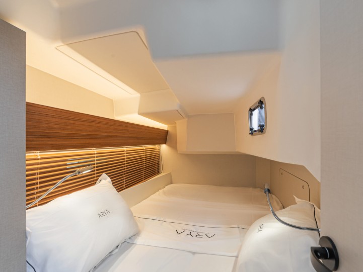 Sailboat to hire Piraeus at the best price