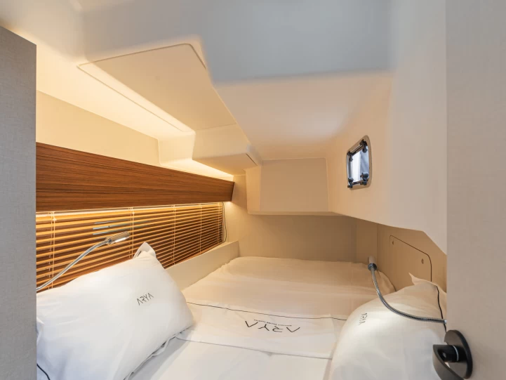 Sailboat to hire Piraeus at the best price