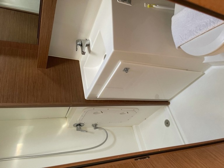 Hire Catamaran Lagoon with a boat licence