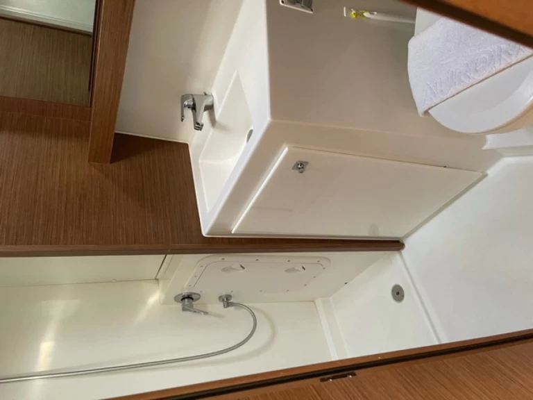 Hire Catamaran Lagoon with a boat licence