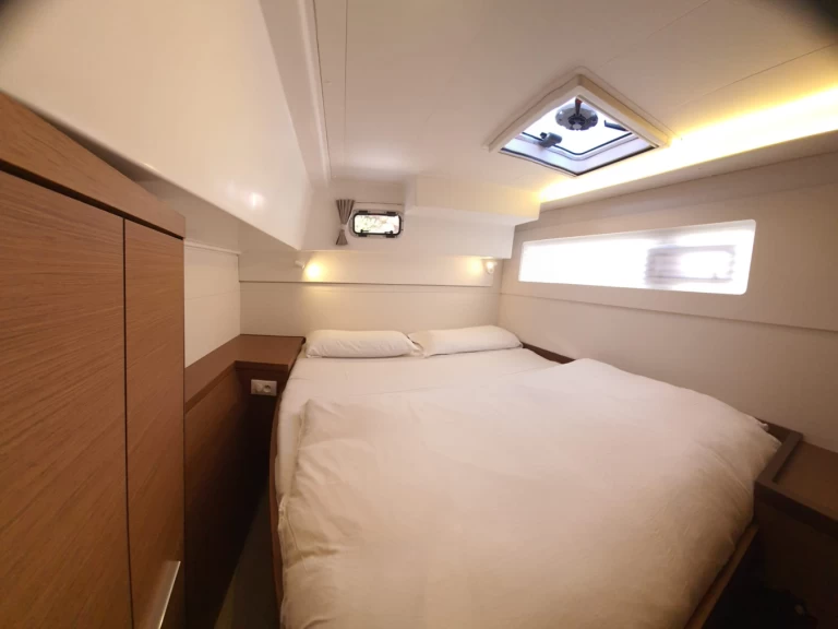 Catamaran hire in Olbia - Lagoon Lagoon 40