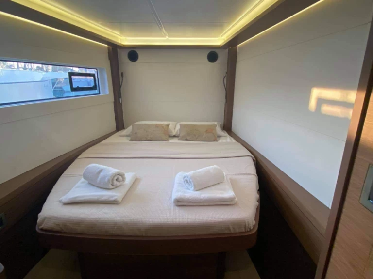 Hire a Lagoon Lagoon 46 Lefkáda