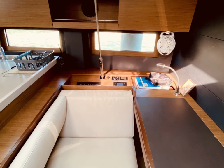 Yacht hire Lefkáda cheap Beneteau Oceanis 51.1