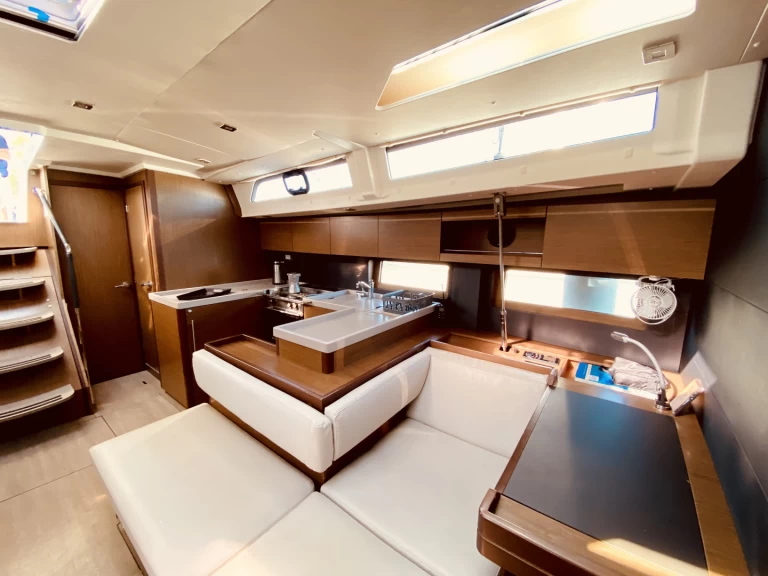 Sailboat hire in Lefkáda - Bénéteau Beneteau Oceanis 51.1