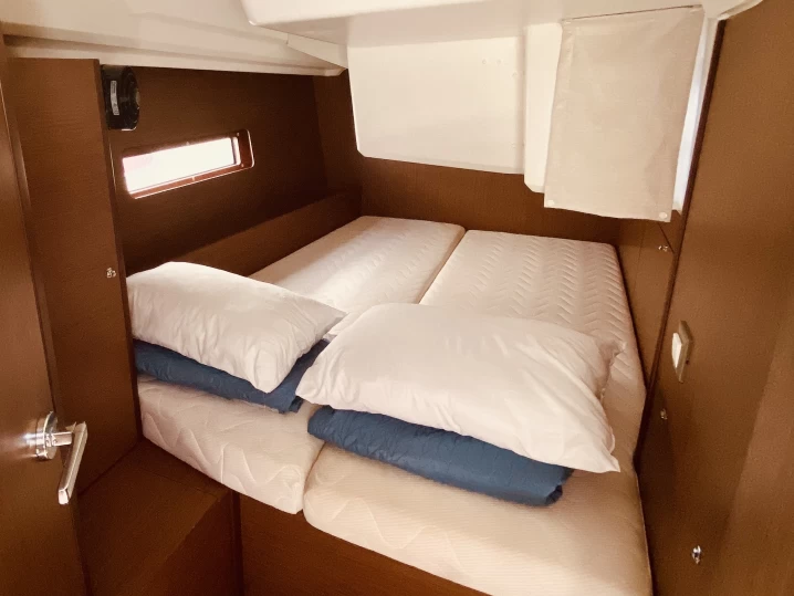 Sailboat hire in Lefkáda - Bénéteau Oceanis 40.1