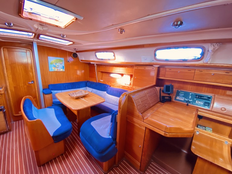 Yacht hire Lefkáda cheap Bavaria 42 Cruiser