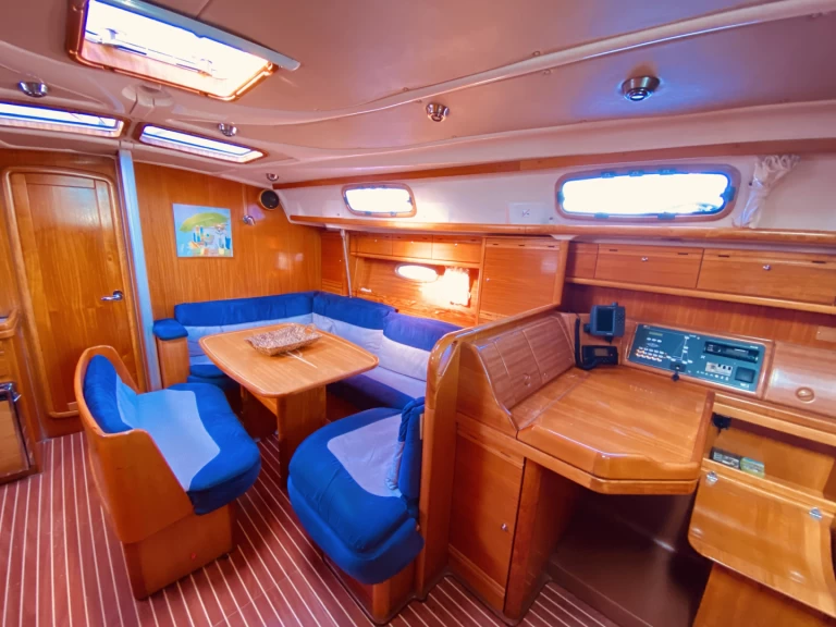 Yacht hire Lefkáda cheap Bavaria 42 Cruiser