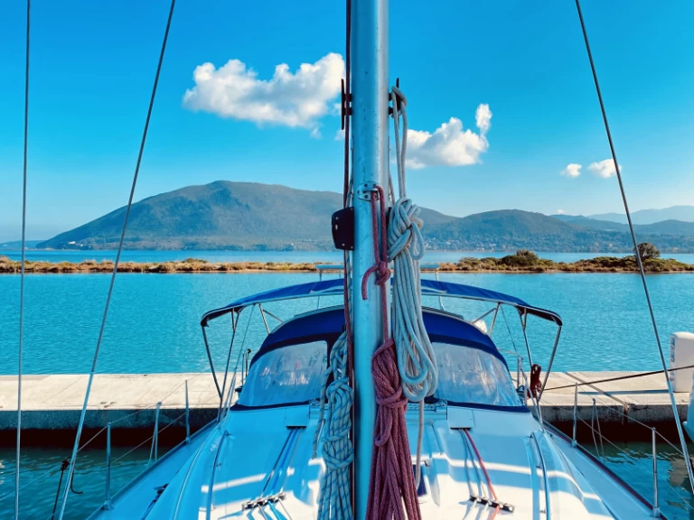 Sailboat hire in Lefkáda - Bavaria Bavaria 42 Cruiser