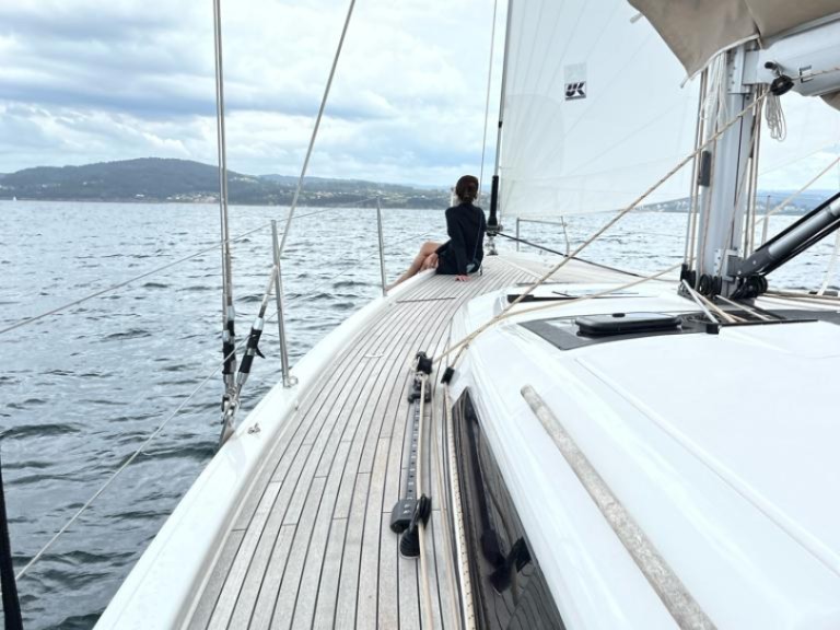 Sailboat hire in Baiona - Dufour Dufour 430 Grand Large