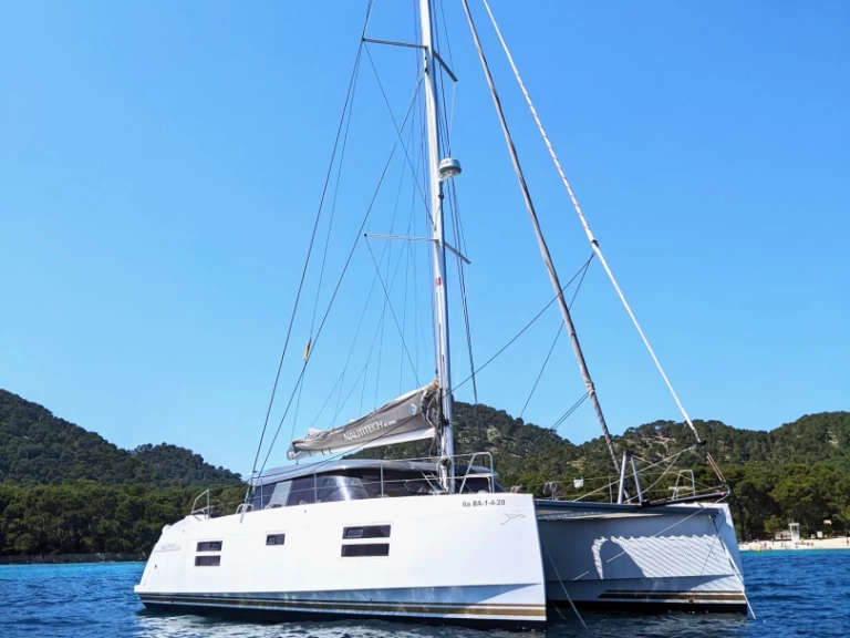 Hire Catamaran Nautitech with a boat licence