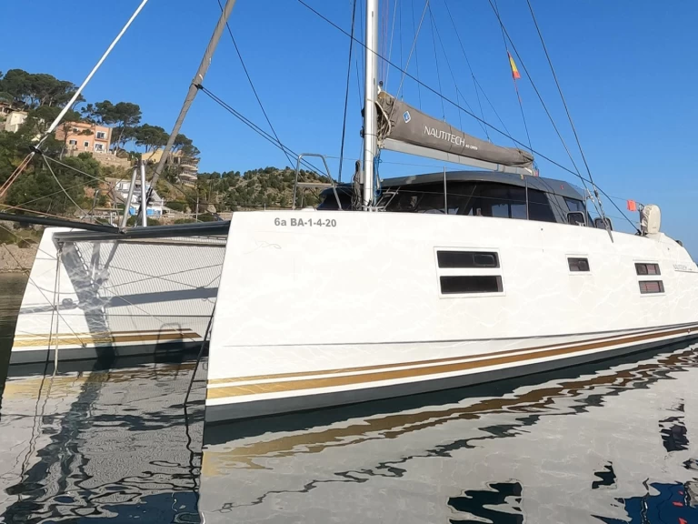 Catamaran to hire Pula at the best price