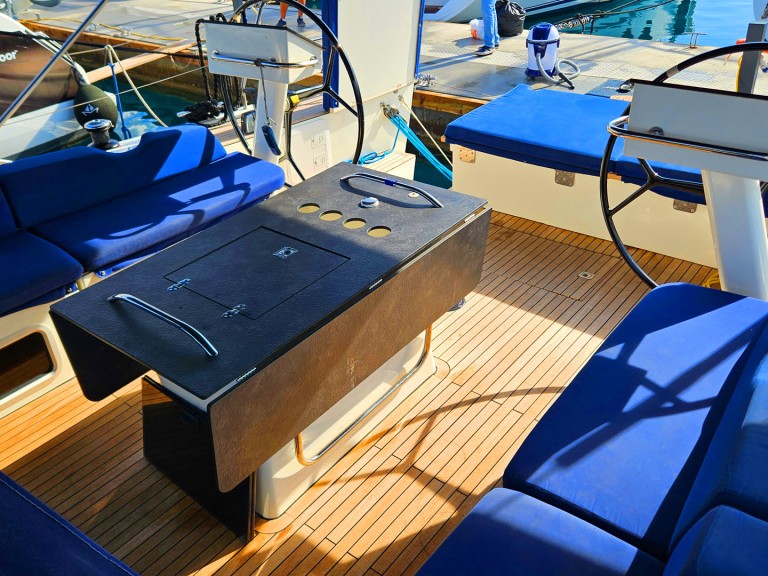 Hire Sailboat D&D Yacht with a boat licence