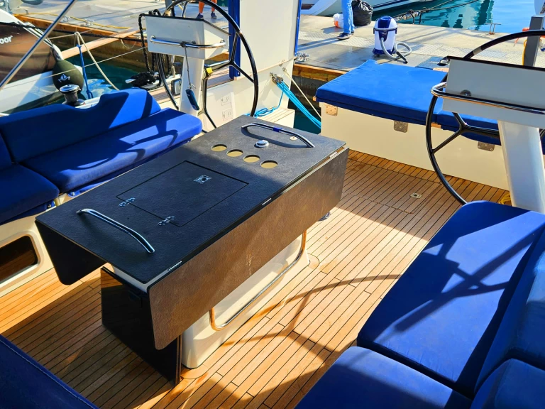 Hire Sailboat D&D Yacht with a boat licence