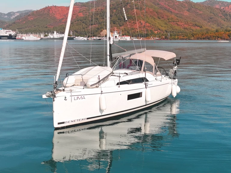 Hire a Bénéteau Oceanis 30.1 Marmaris