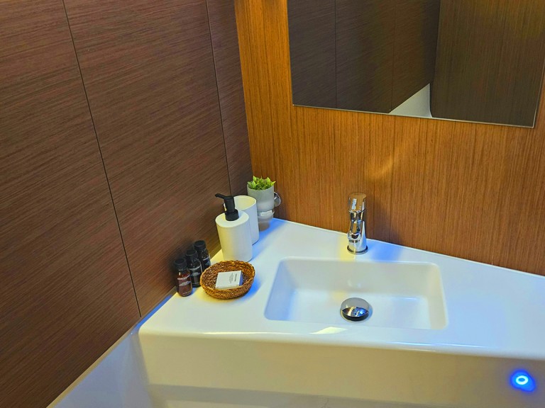 Yacht hire Fethiye cheap Oceanis 40.1