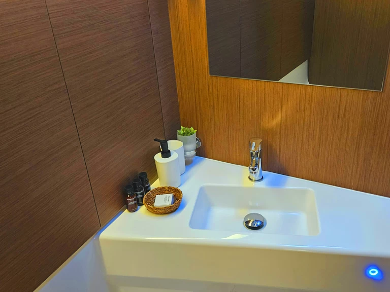 Yacht hire Fethiye cheap Oceanis 40.1