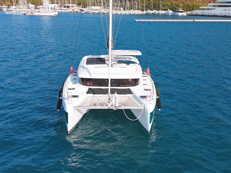 Hire Catamaran Lagoon with a boat licence