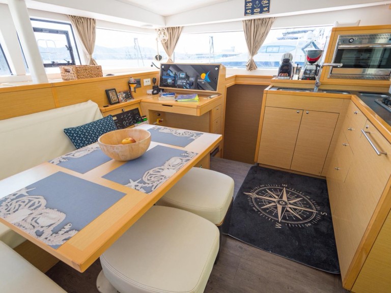 Hire Catamaran Lagoon with a boat licence