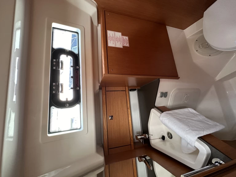 Hire a Bavaria Cruiser 34 Trogir