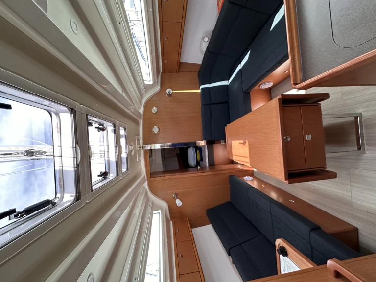 Charter a Bavaria Cruiser 37 in Trogir on Samboat