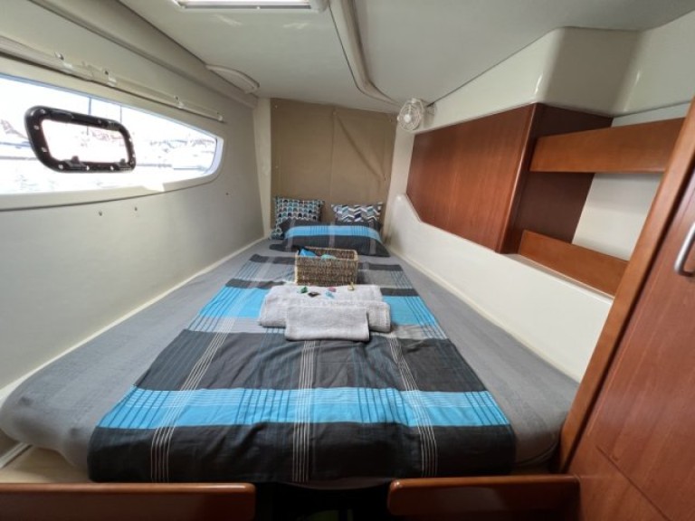 Hire Catamaran Leopard with a boat licence