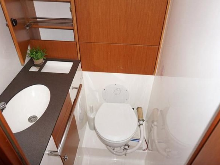 Hire a Bavaria Cruiser 46 Kalamariá