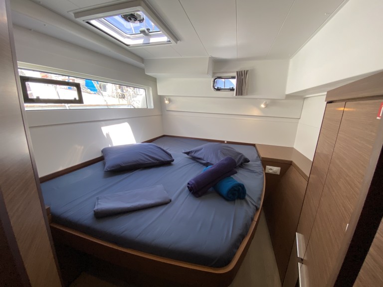 Yacht hire Ibiza Town cheap Lagoon 40