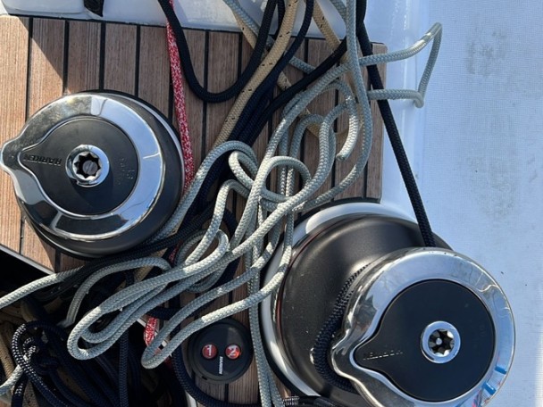 Sailboat to hire Cugnana Verde at the best price