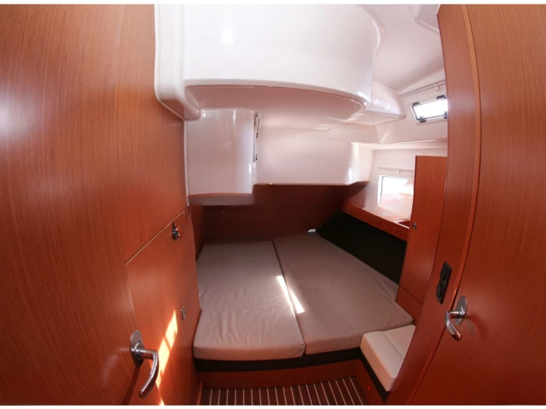 Hire Sailboat with or without skipper Bavaria Olbia