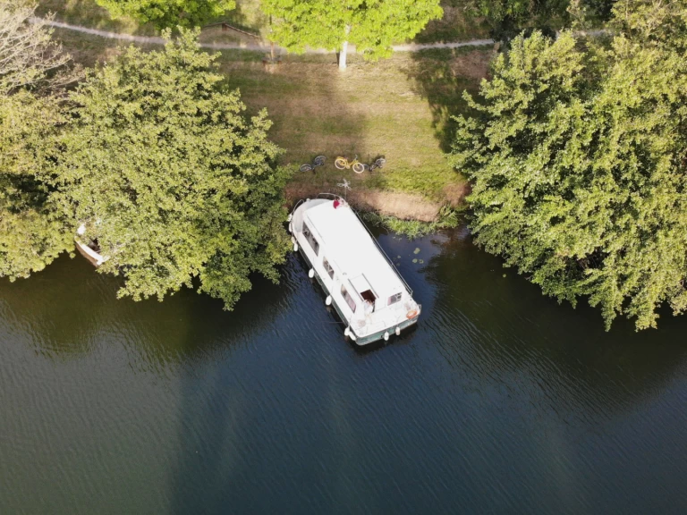 Hire Canal boat with or without skipper Jeanneau Grez-Neuville