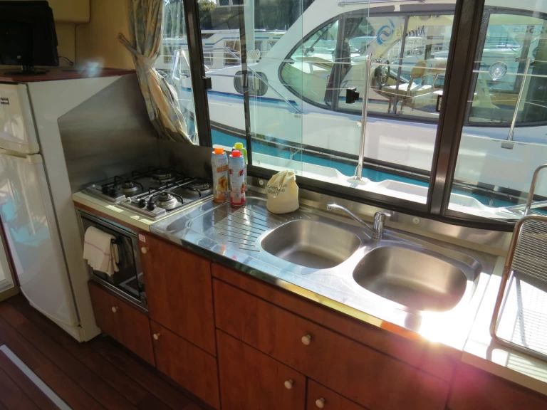 Hire Canal boat with or without skipper Nicols Yacht Grez-Neuville