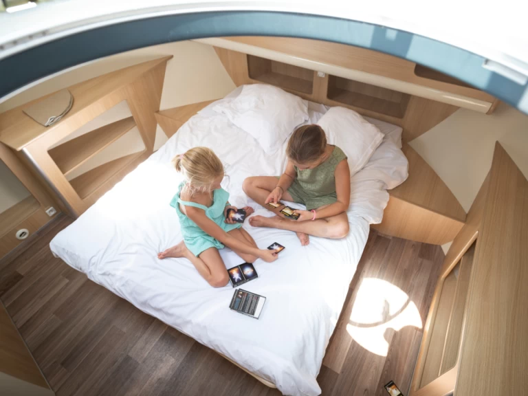 Hire a Nicols Yacht Premium Family 6-8 p. Grez-Neuville