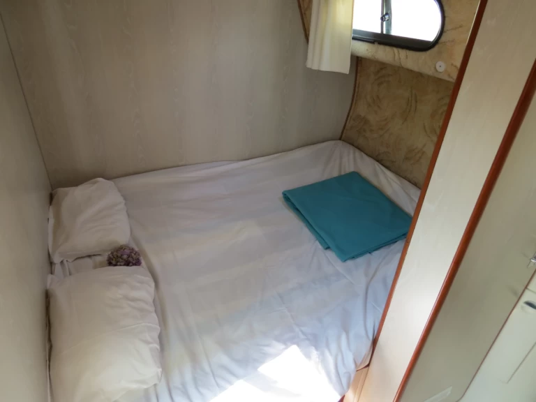 Charter a Nicols Yacht Confort Family 4-8 p. in Sablé-sur-Sarthe on Samboat