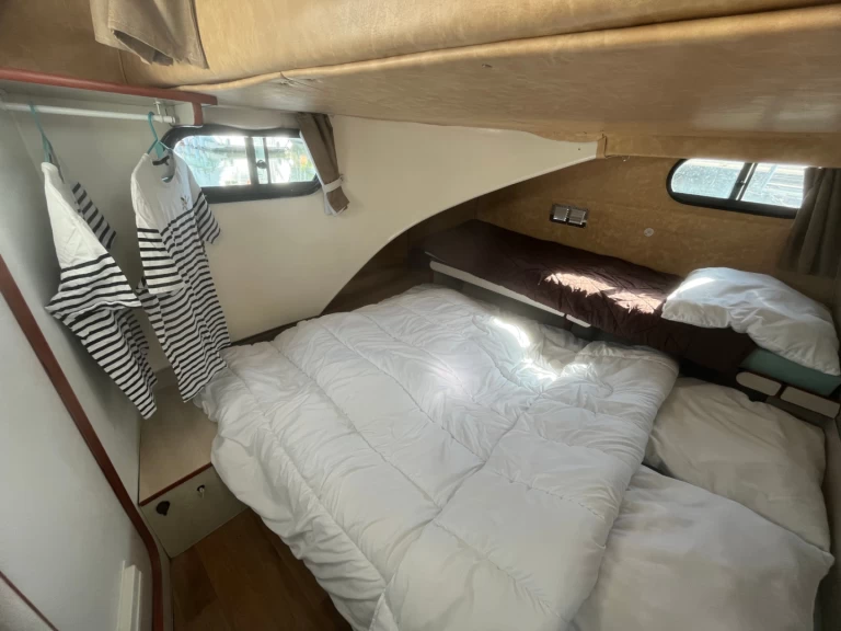 Canal boat to hire Grez-Neuville at the best price